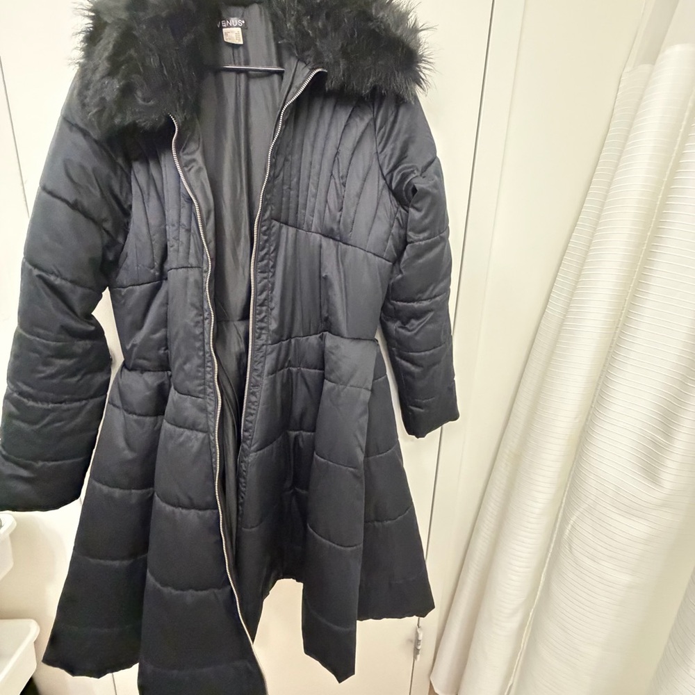 VENUS XL Black Puffer Pleated Dress Coat w/ Faux Fur (Fur worn) has been washed. - Picture 4 of 9